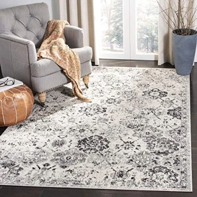 Abbildung von SAFAVIEH Distressed Teppich für Wohnzimmer, Esszimmer, Schlafzimmer Madison Collection, Kurzer Flor, Silber und Grau, 155 X 229 cm