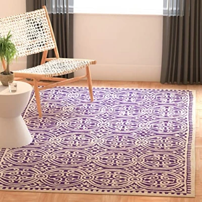Abbildung von SAFAVIEH Traditionell Teppich für Wohnzimmer, Esszimmer, Schlafzimmer Cambridge Collection, Kurzer Flor, Lila und Elfenbein, 152 X 244 cm