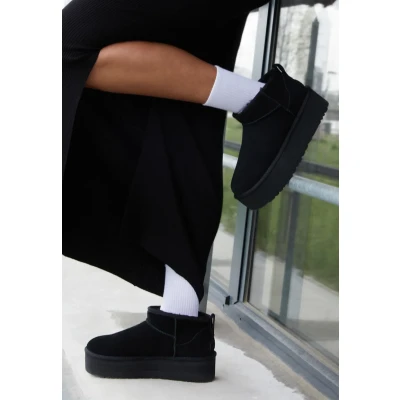 Abbildung von UGG Classic Ultra MINI Platform Plateaustiefelette, Damen, Größe: 42, Black Schuhe