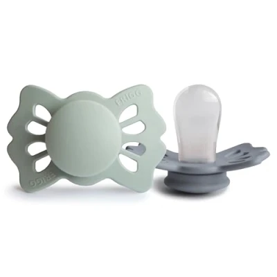 Abbildung von FRIGG Lucky Silikon Schnuller Symmetrischer 2er Pack BPA frei Hergestellt in Dänemark Sage/Great Gray Größe 1 (0 6 Monate)
