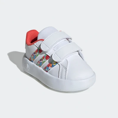 Abbildung von adidas Sportswear GRAND COURT 2.0 KIDS Sneaker Design auf den Spuren des Superstar