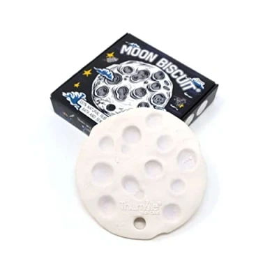 Abbildung von Moon Biscuit Babyspielzeug aus Naturkautschuk zum Zahnen, Baden und für sensorisches Spielen