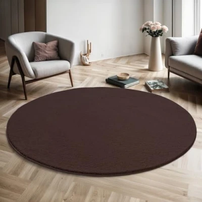 Abbildung von the carpet Relax Moderner Flauschiger Kurzflor Teppich, Anti Rutsch Unterseite, Waschbar bis 30 Grad, Super Soft, Felloptik, Braun, 120 x cm Rund