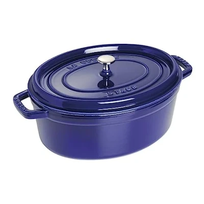 Abbildung von STAUB Gusseisen Bräter/Cocotte, Oval 33 cm, 6,7 L, Aromaregen Funktion, Für alle Herdarten geeignet, Dunkelblau
