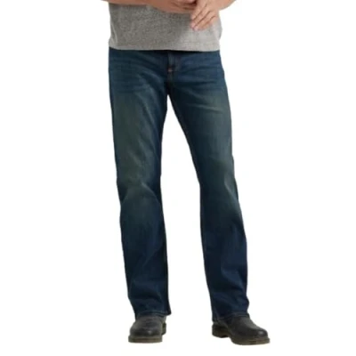 Abbildung von Wrangler Authentics Herren Relaxed Fit Boot Cut Jeans, Dirt Road, 30W / 30L