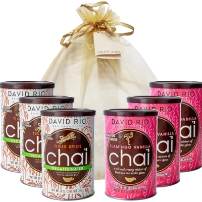 Abbildung von GUSTONE. David Rio Geschenkset ENTKOFFEINIERT Tiger Spice Decaf, Flamingo Vanilla 6 x Dosen Chai Latte 2940g