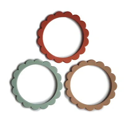 Abbildung von Mushie Blumen Beißringarmbänder Zahnungshilfe für Kinder 3er Pack Sichere &amp; Hochwertige Baby, Kleinkinder Jungs Mädchen Cambridge Blue/Clementine/Natural