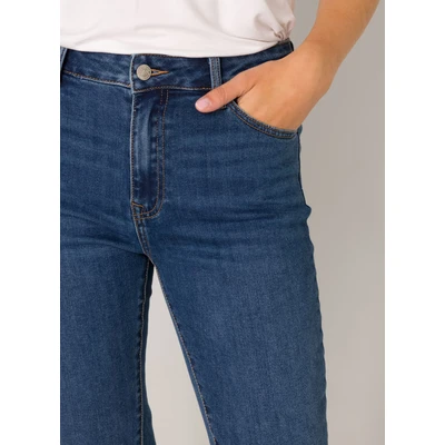Abbildung von Base Level Slim fit Jeans Arin in blauer Waschung