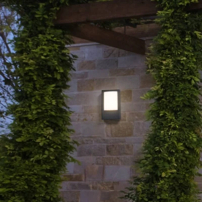 Abbildung von Ledvance ENDURA STYLE ENTRANCE Außenleuchte,12,5W,900lm,Eingangsleuchte,dunkelgrau,Bewegungsmelder,Tageslichtsensor, IP44, 3.000K Farbtemperatur, warmweiße Lichtfarbe DELETE SENSOR INFO NO