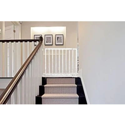 Abbildung von Safetots Treppenschutzgitter zum Verschrauben am oberen Ende der Treppe, weißes Holz, 63.5 cm 105.5 cm, Holz Treppenschutzgitter, Schraubbefestigung
