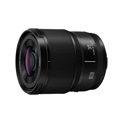 Abbildung von Panasonic S S35E LUMIX Objektiv (35mm, F1.8, Filtergröße 67mm, Staub, Spritzwasser und Kälteresistent) schwarz