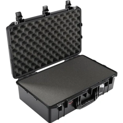 Abbildung von PELI 1555 Air Leichter Schutzkoffer für Kamera Equipment, Wasser und Staubdicht, 36L Volumen, Mit Schaumstoffeinlage (Anpassbar), Schwarz