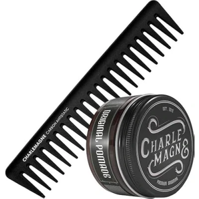 Abbildung von Charlemagne Haarstyling Bundle Bestehend aus Styling Kamm Carbon und Original Pomade Herren Männer Geschenkset Pflegeset Haarpflege Geschenk Mann Geschenke für
