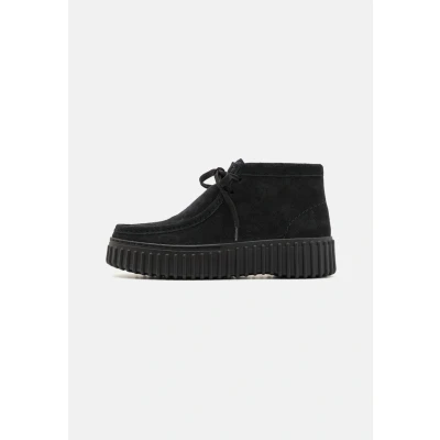 Abbildung von Clarks Torhill MOSS Sportlicher Schnürer, Damen, Größe: 38, Black Veloursleder