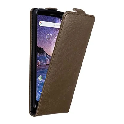 Abbildung von Cadorabo Hülle kompatibel mit Nokia 7 Plus Flip Design aus Premium Kunst Leder Klappbare Stoßfeste Magnetische Cover für Tasche in Braun