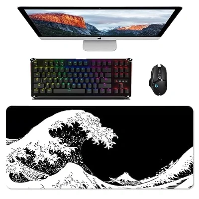 Abbildung von Großes Gaming Mauspad mit genähten Kanten, XXL Gaming, 900x400x3 mm Mausmatte, Waschbares Tastaturpad, Schreibtischmatte, Erweitertes für Gamer Desktop Büro Home (L 210)