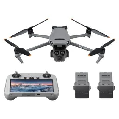 Abbildung von DJI Mavic 3 Pro Fly More Combo mit RC (Bildschirmfernsteuerung), Flaggschiff Drohne Dreifachkamera und 4/3 CMOS Hasselblad Kamera, 15 km HD Videoübertragung, drei Akkus, Ladestation mehr