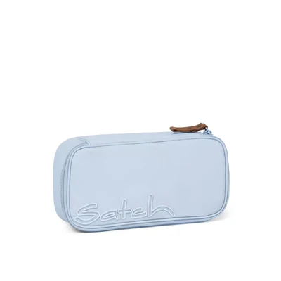 Abbildung von satch Schlamperbox extra groß inkl. Trennfach Reißverschlussfach Stiftehalter Geodreieck Sichtfenster für Stundenplan Nordic Ice Blue Hellblau
