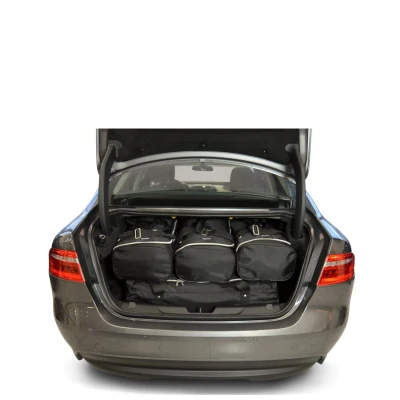 Abbildung von Car Bags Jaguar XE 2015 heute 4 türiges Limousine