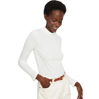Abbildung von TRENDYOL Damen Rundhalsausschnitt Unifarben Figurbetont Bluse T Shirt, Ecru, M