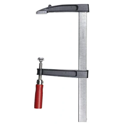 Abbildung von kwb Schraub Zwinge mit Holzgriff 120x300, Spann Weite 300 mm, Spanntiefe 120 Spannbacken aus Zink Druckguss, Schraubzwenge stabiler Metallschiene