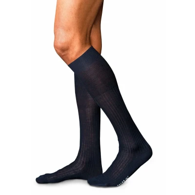 Abbildung von Falke NO. 7 Finest Merino Luxury LINE Kniestrümpfe Dark navy, Herren, Größe: 41/42, navy