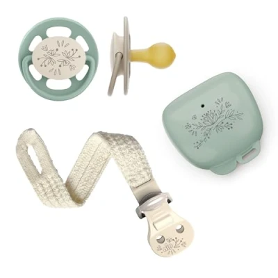 Abbildung von nip Cherry Green Schnuller Set Limited Edition 0 6 Monate Nachhaltig: 2x Schnuller, 1x Schnullerband und Schnullerbox aus natürlichen Rohstoffen Geschenk zur Geburt Salbei grün