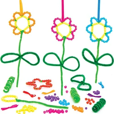 Abbildung von Baker Ross Anhänger Bastelsets „Blume“ mit Perlen Basteln für Kinder (5er Pack)
