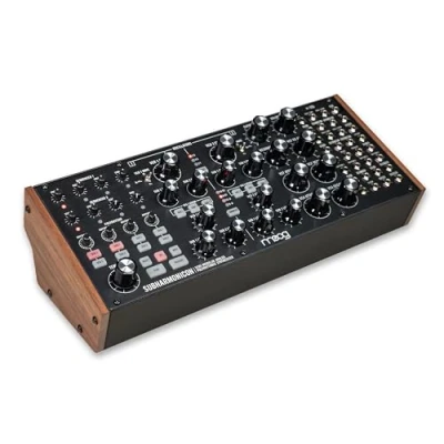 Abbildung von MOOG Subharmonicon semi modularer polyrhythmischer Analogsynthesizer mit Dual Sequencer, MIDI und Patchbay