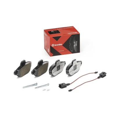 Abbildung von BREMBO P 24 147X Bremsbelagsatz inkl. Verschleißwarnkontakt mit Zubehör FIAT: 500 Schrägheck, FORD: KA Schrägheck