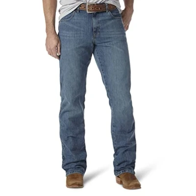 Abbildung von Wrangler Herren Jeans, hohe Größe, Retro, schmale Passform, Bootcut, Wird getragen., 34W / 34L