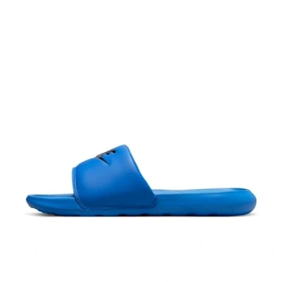 Abbildung von Nike Herren VICTORI ONE Slides, Game Royal/Black Royal, 42.5 EU