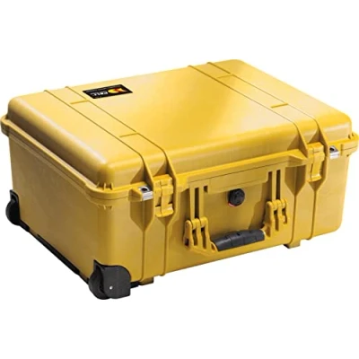 Abbildung von PELI 1560 Langes Stoßfestes Case für Fragiles Equipment mit Rollen und Teleskopgriff, IP67 Wasser Staubdicht, 44L Volumen, ohne Schaum, Gelb