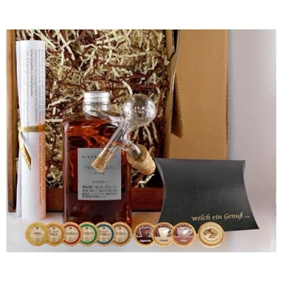 Abbildung von Geschenk Nikka from the barrel japanischer Whisky + Portionierer Edelschokoladen