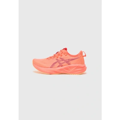 Abbildung von Asics Novablast Laufschuh Straße, Herren, Größe: 41.5, Flash red/edo purple Schuhe