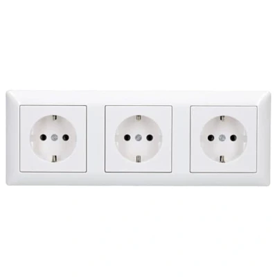 Abbildung von Jung SCHUKO Set Alpinweiß Serie AS AS583WW Rahmen 3 fach + 3x A1520WW SCHUKO® Steckdose