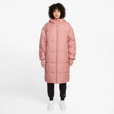 Abbildung von Nike Sportswear Classic Parka Wintermantel, Damen, Größe: Small, Red stardust/white