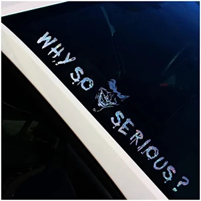 Abbildung von Frontscheibenaufkleber Schriftzug Why so serious? Joker Aufkleber für Windschutzscheibe Heckscheibe Frontscheibe Auto Fahrzeug Dekor Sticker FS56 (Flakes Silber, Außenklebend)
