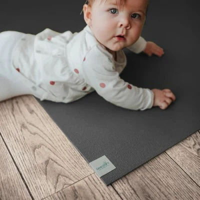 Abbildung von Sanosoft® Krabbelmatte Made in Germany, Öko Tex Anti Rutsch Krabbelunterlage 240cm X 220cm Grau