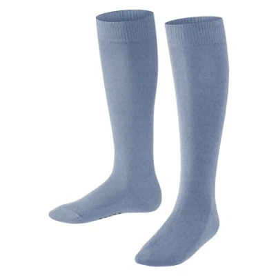 Abbildung von FALKE Unisex Kinder Kniestrümpfe Family K KH nachhaltige biologische Baumwolle lang einfarbig 1 Paar, Blau (Light Jeans 6662) neu umweltfreundlich, 27 30