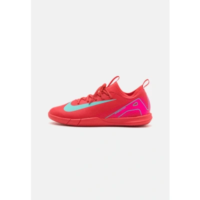 Abbildung von Nike Performance JR ZOOM Vapor Academy Fußballschuh Halle für Kinder, Größe: 35, Ember glow/aurora green Schuhe