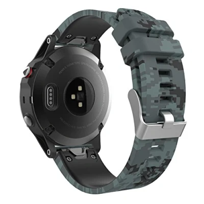 Abbildung von MoKo Armband Kompatibel mit Garmin Fenix 7/7 Pro/6/6 Pro/5/5 Plus/Forerunner 965/955/945/Instinct Solar/Instinct 2, Quick Fit 22mm Silikon Ersatzarmband Uhrenarmband Sportarmband, Digitale Tarnung
