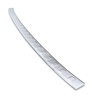 Abbildung von teileplus24 AL206 Aluminium Ladekantenschutz kompatibel mit VW Taigo 2021 , Farbe:Silber