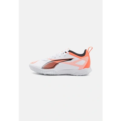 Abbildung von Puma Ultra 5 PLAY TT JR Unisex Fußballschuh Multinocken für Kinder, Größe: 37, White/black/glowing red Schuhe