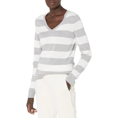Abbildung von Amazon Essentials Damen Leichter, Langärmeliger Pullover Mit V Ausschnitt, Klassischer Schnitt (Erhältlich In Übergröße), Hellgrau Meliert Weiß Rugby Streifen, XXL