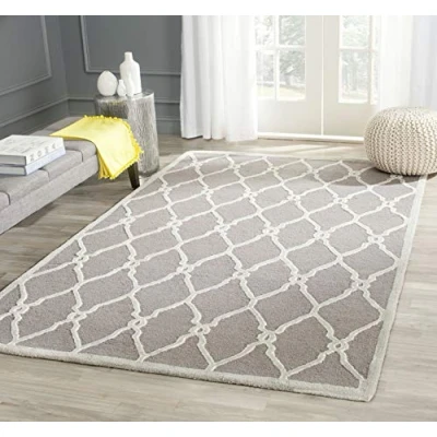Abbildung von SAFAVIEH Modern Teppich für Wohnzimmer, Esszimmer, Schlafzimmer Cambridge Collection, Kurzer Flor, Dunkelgrau und Elfenbein, 122 X 183 cm