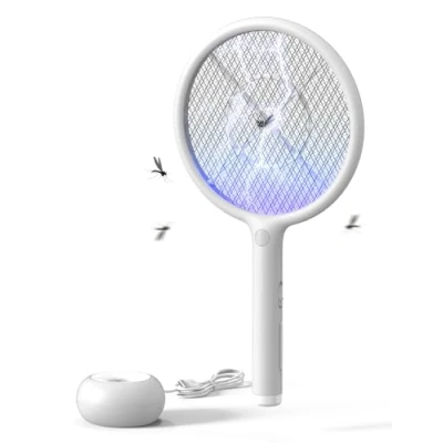 Abbildung von AROEVE Elektrische Fliegenklatsche, 2 in 1 4000V, USB Ladebasis, 1200mAh wiederaufladbarer Akku, Auto Anlockmodus, LED Licht, 3 Fach Schutznetz, für Innen/Außen, Weiß