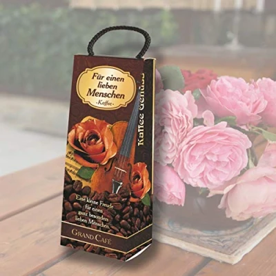 Abbildung von Kaffeebox für einen lieben Menschen als Geschenk Kaffeeliebhaber und Kaffeegenießer. Geschenkidee mit Kaffee Geburtstagsgeschenk die Kaffeetasse