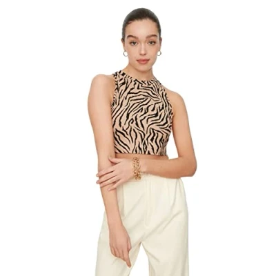 Abbildung von Trendyol Damen Woman Slim Standard Crew Neck Woven Blouse Hemd Camel Bluse mit Rundhalsausschnitt, Camel, L