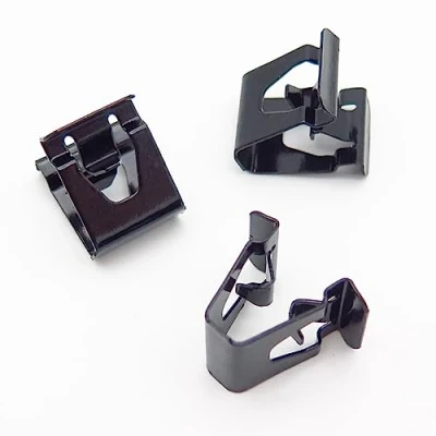 Abbildung von VVO Fasteners Schwarz Metall Clips. Himmel, Sonnenblende und Dachkonsole. Kompatibel mit einigen Volkswagen T Cross, (Packung 10 Clips)